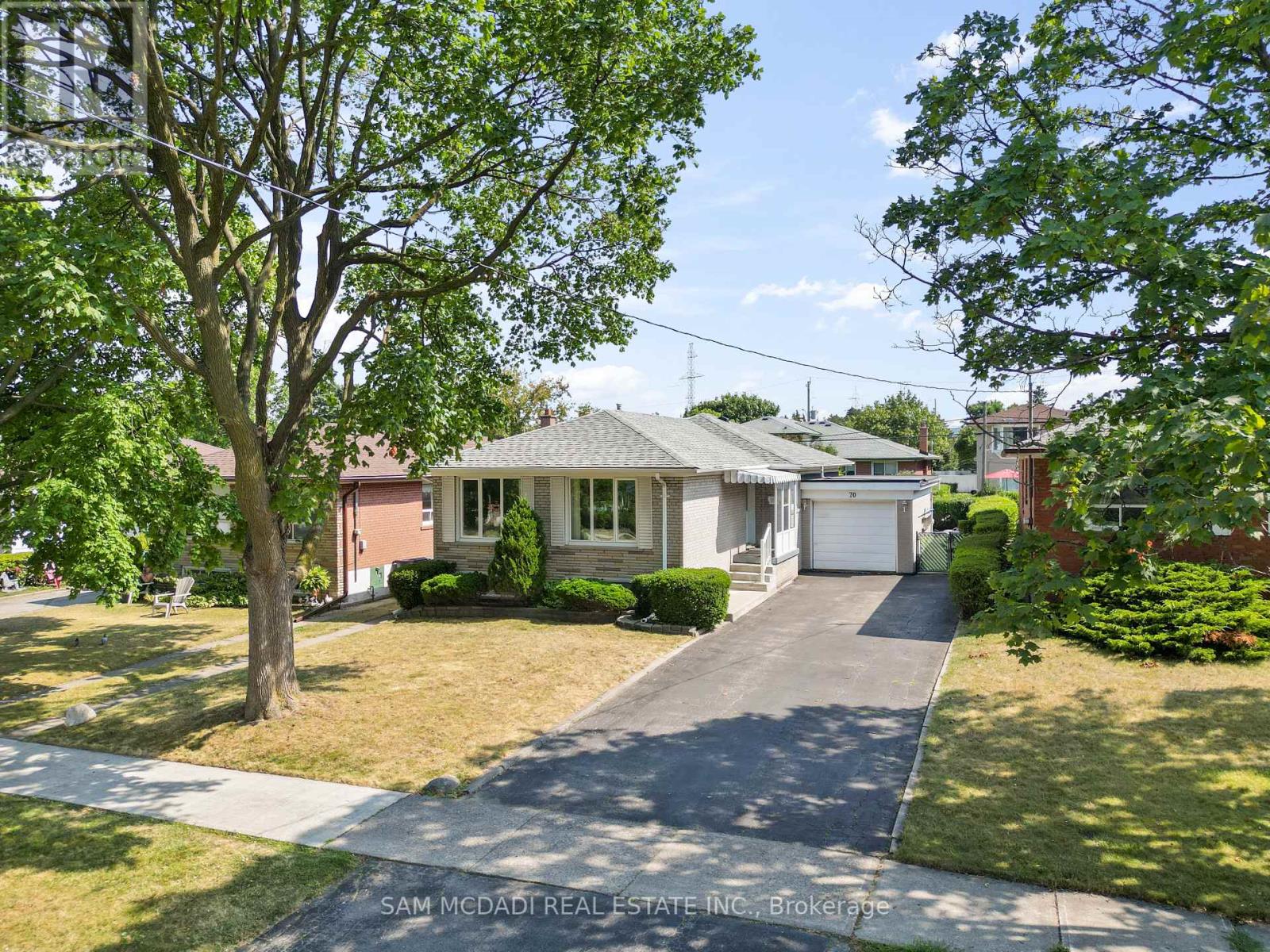 70 Frost St, Toronto Rexdale-kipling, ON M9W 1Y8