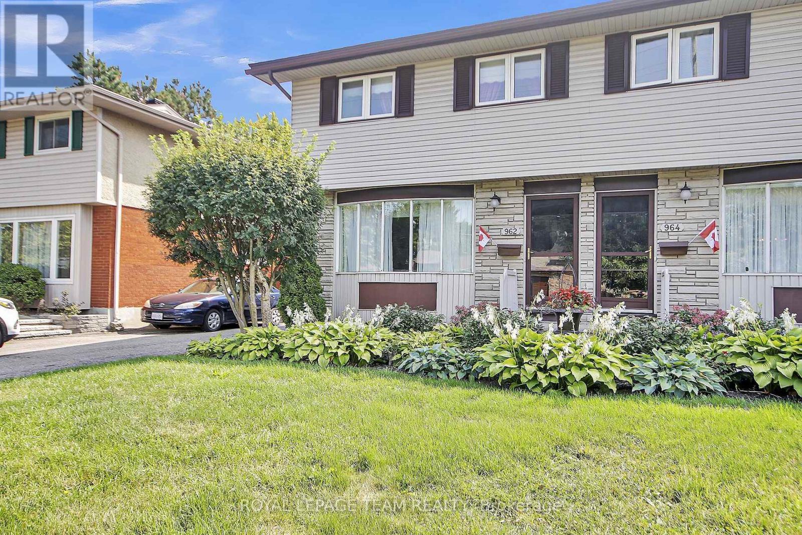 962 Dynes Rd, Ottawa, ON K2C 0G8