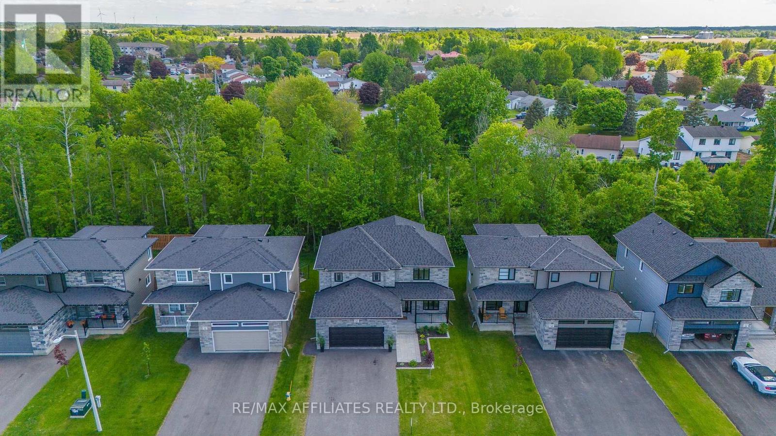156 Hybrid St, Russell, ON K0A 1W0