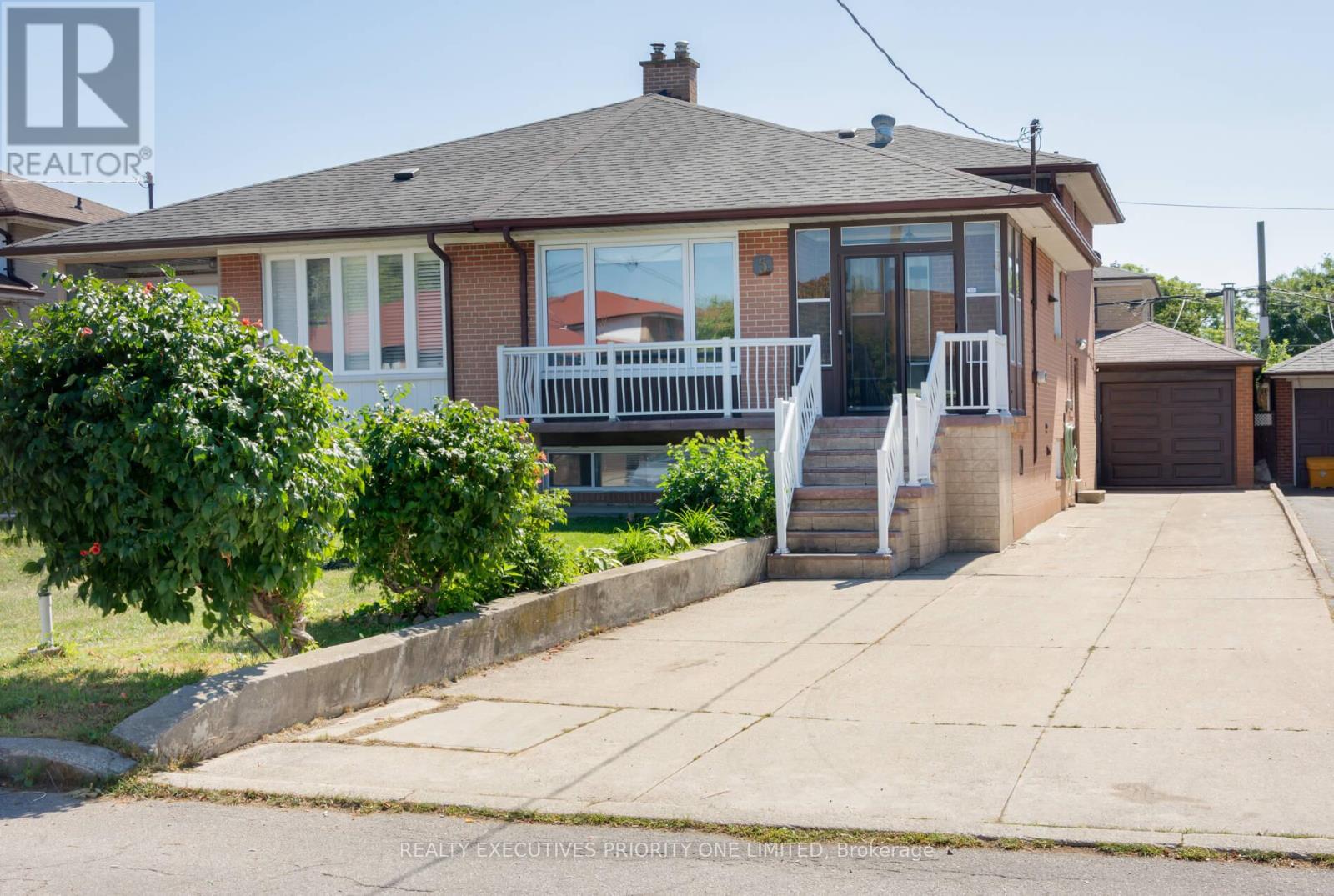 5 Lantos Ct, Toronto Downsview-roding-cfb, ON M3M 1G3