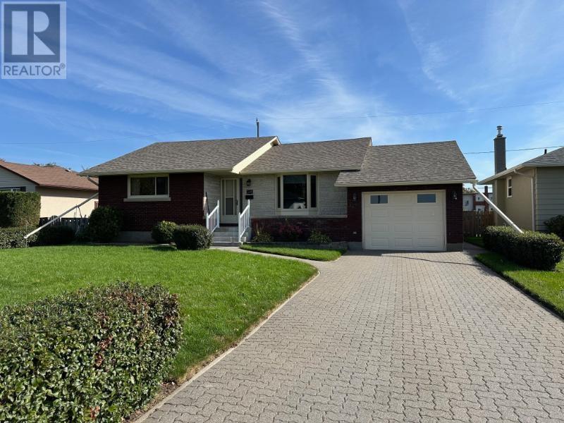 408 Shamrock Cres, Thunder Bay, ON P7E 2S3