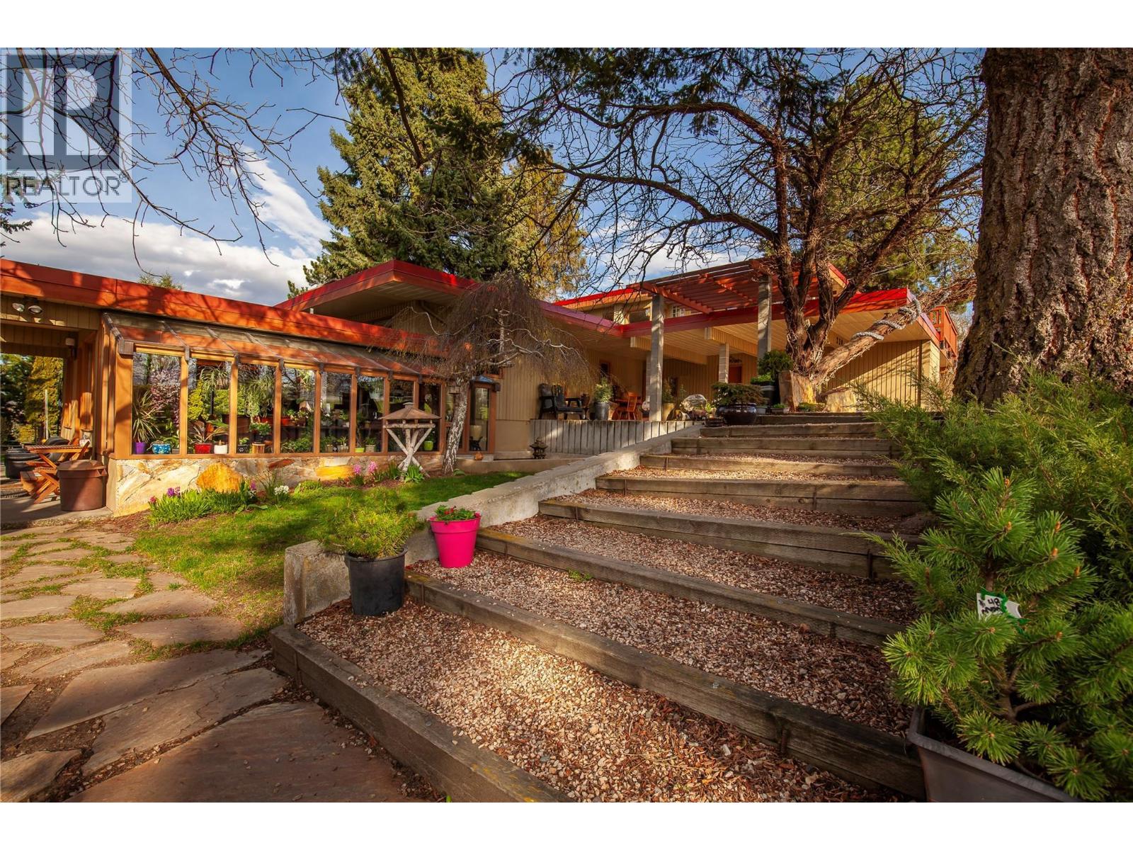 239 Stepping Stones Cres, Spallumcheen, BC V1H 1X2