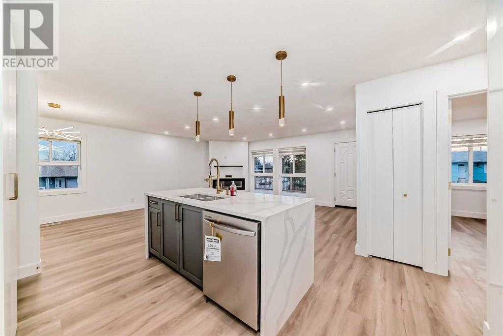 304 Huntbourne Hl NE, Calgary, AB T2K 3Y4