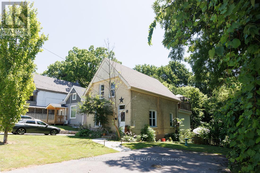 46 Springbank Dr, London, ON N6J 1E3