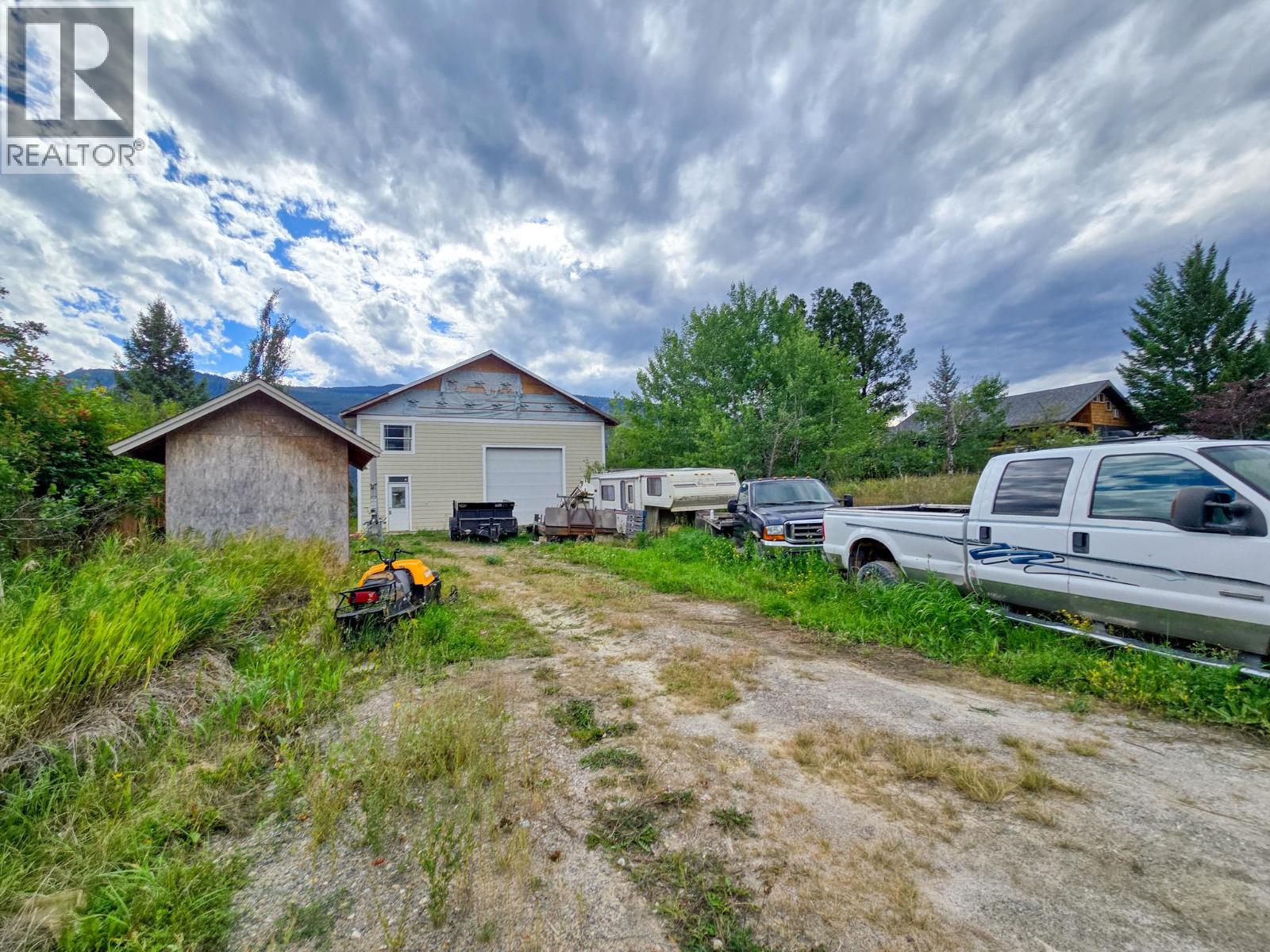 4772 Crescentwood Dr, Edgewater, BC V0A 1E0
