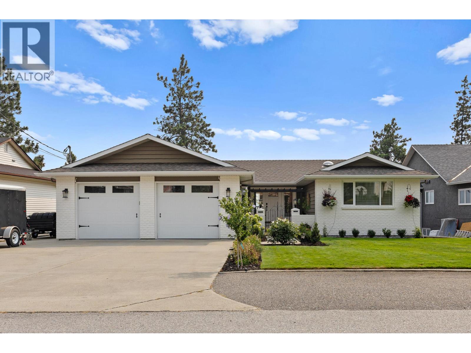 4215 6 Avenue, Peachland, BC V0H 1X5