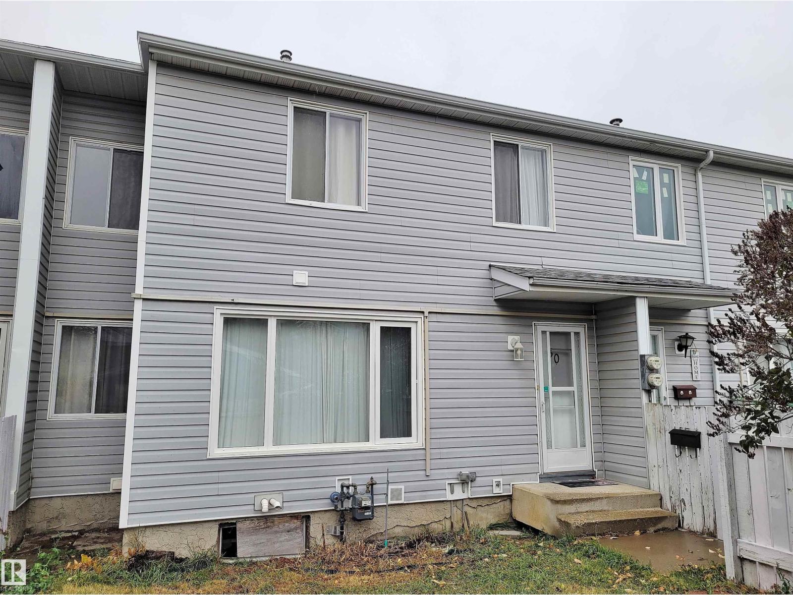 30 Amberly Ct NW, Edmonton, AB T5A 2H9