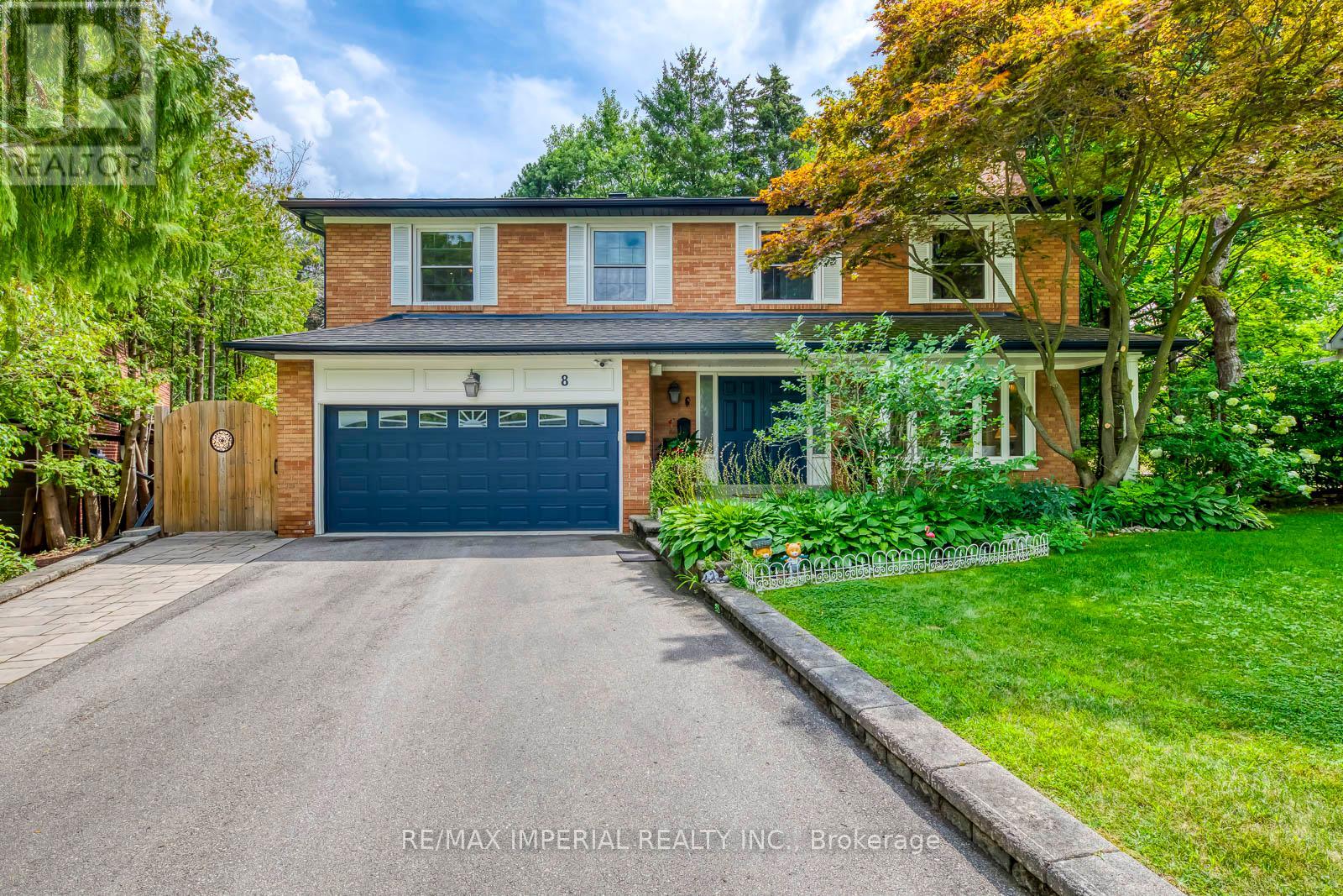 8 Medalist Rd, Toronto St. Andrew-windfields, ON M2P 1Y3