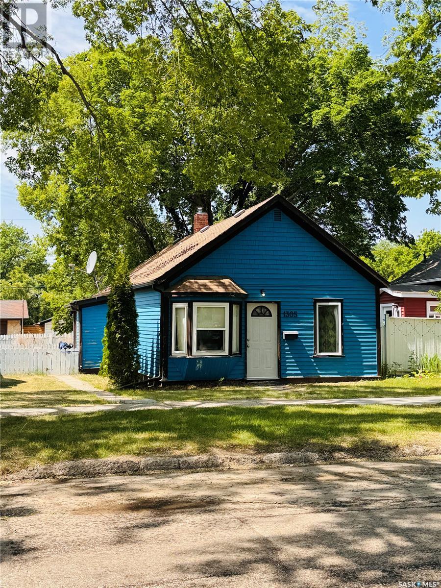 1305 G Ave N, Saskatoon, SK S7L 2A6