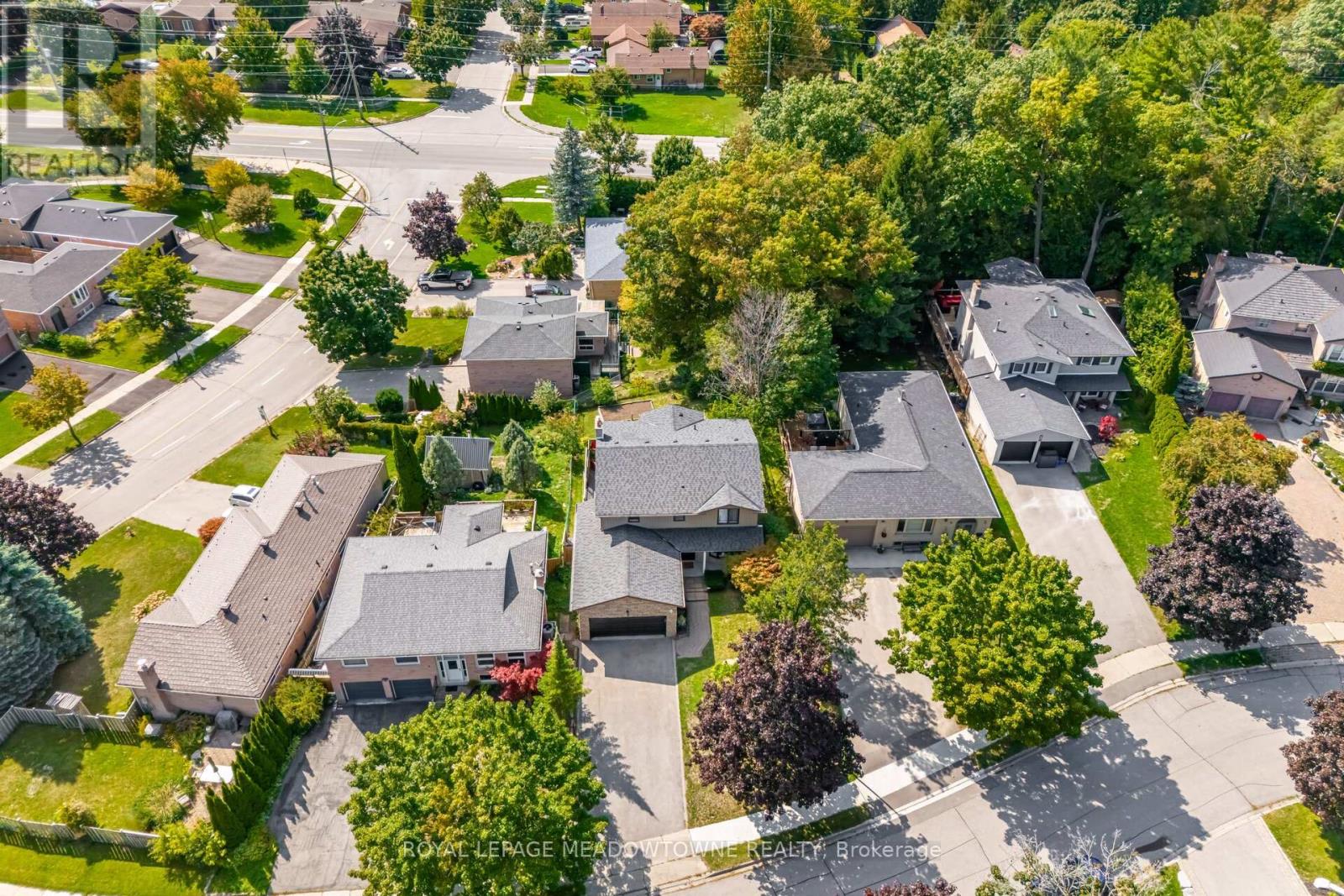 6 Hollis Cres, East Gwillimbury, ON L9N 1E7