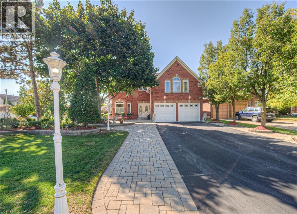 6 Osprey Ct, Cambridge, ON N1T 1N9