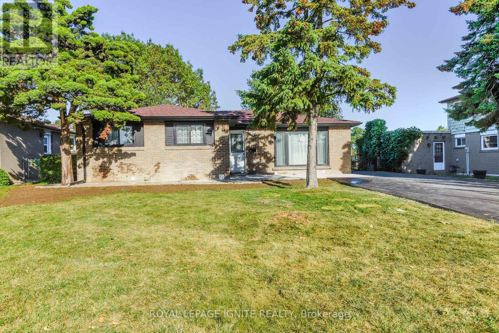 4 Drayton Cres, Brampton, ON L6T 3G7