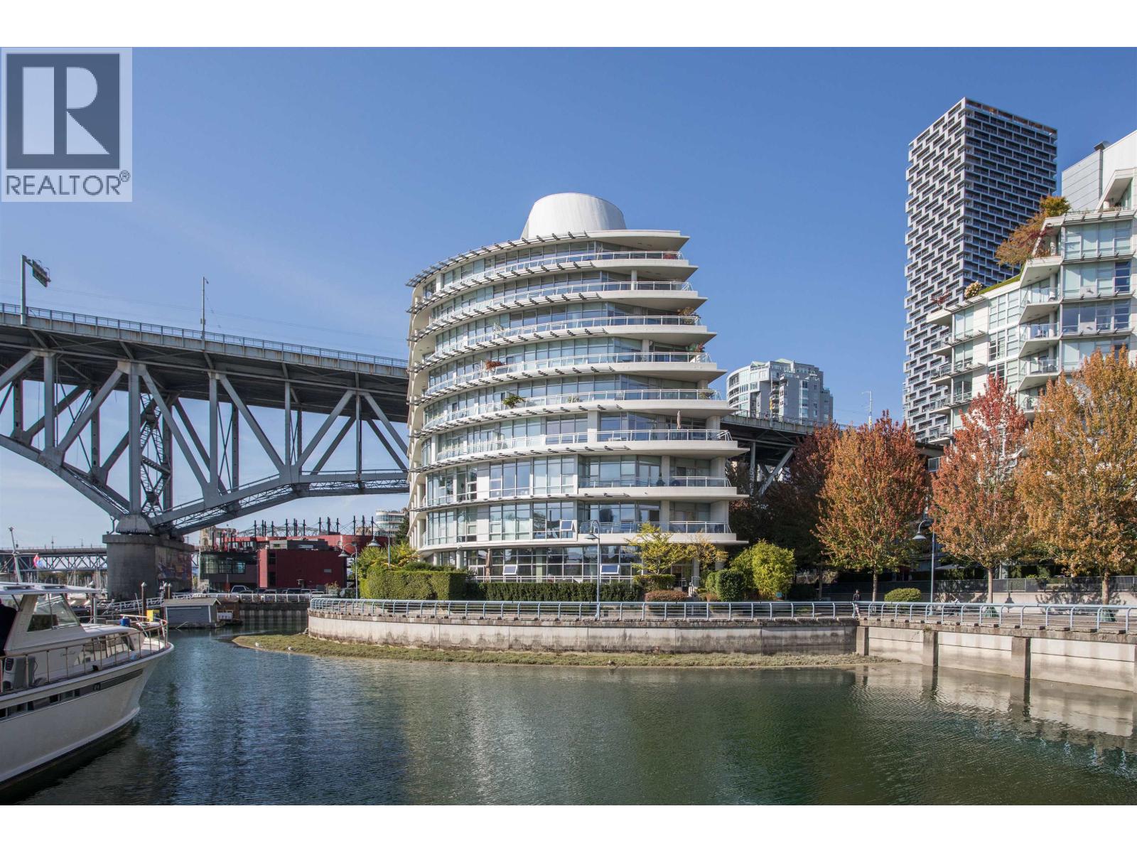 628 Kinghorne Mews Unit 605, Vancouver, BC V6Z 3H6