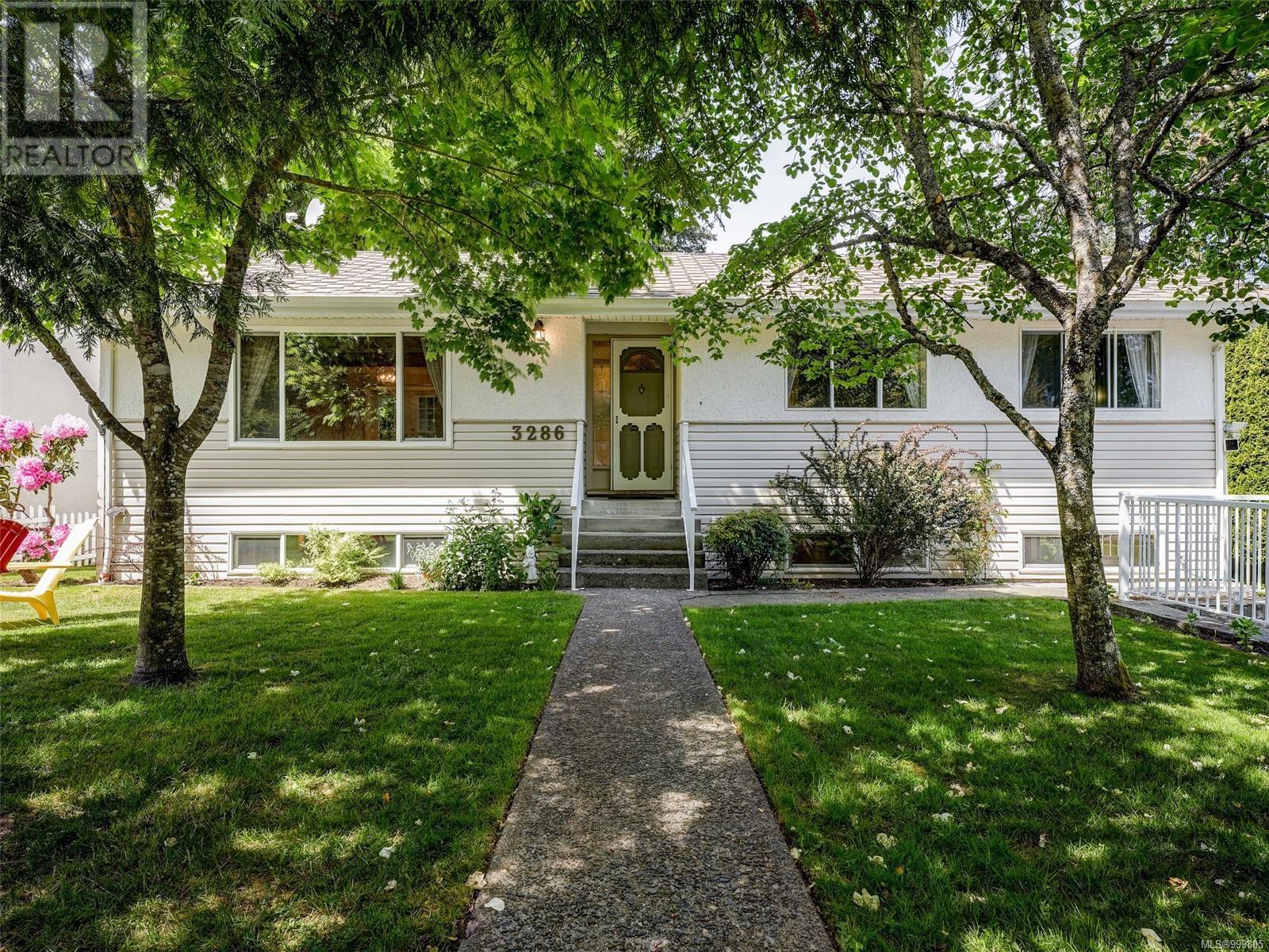 3286 Galloway Rd, Victoria, BC V9C 2S7