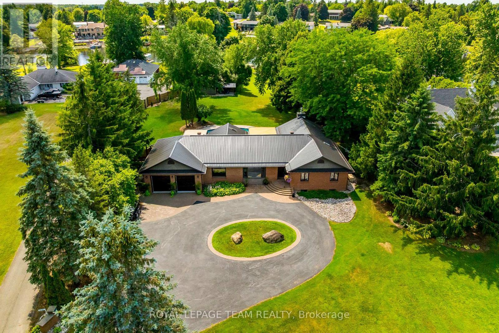 1216 River Rd #a, Ottawa, ON K4M 1B4