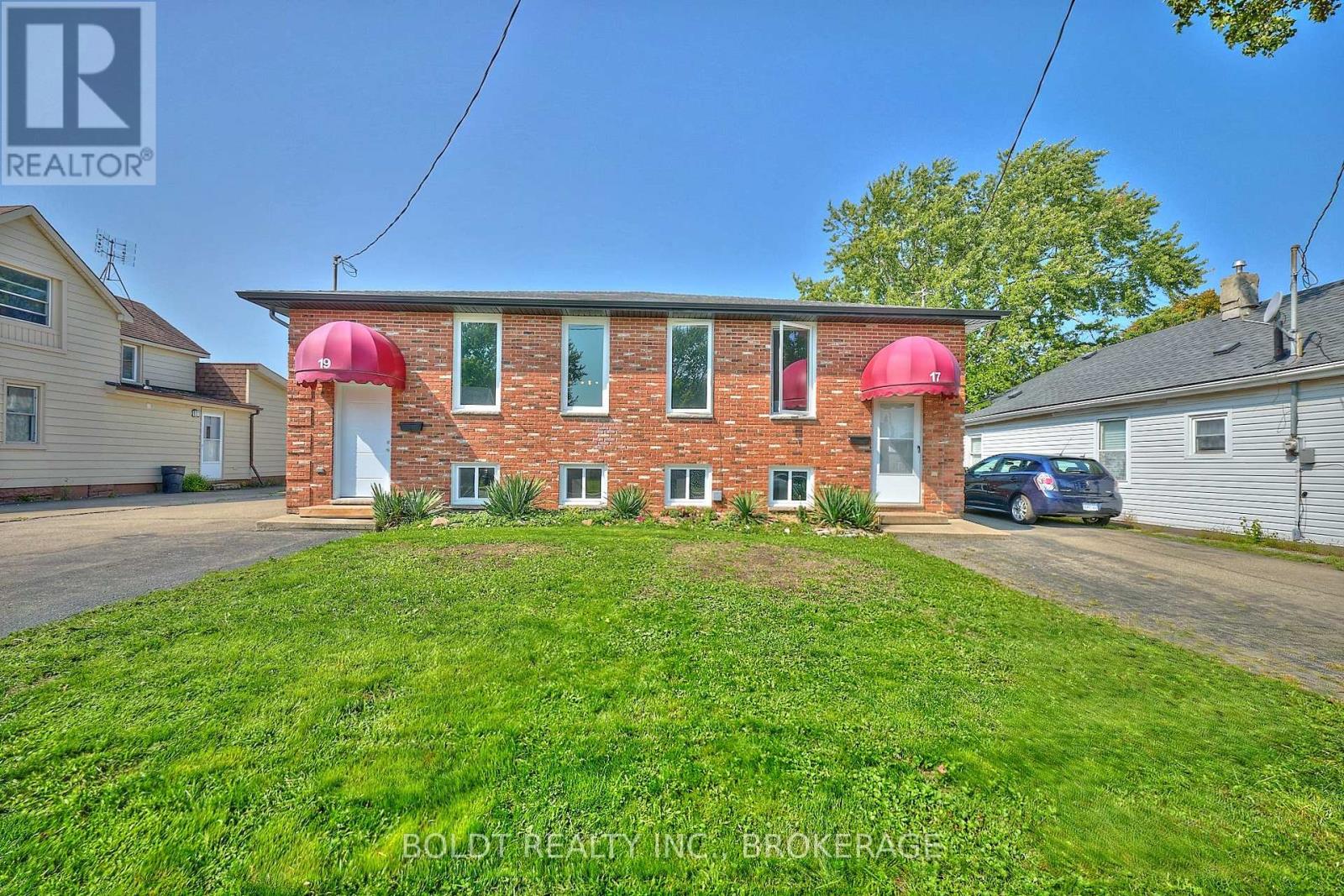 17-19 Colborne St, Thorold, ON L2V 3P8