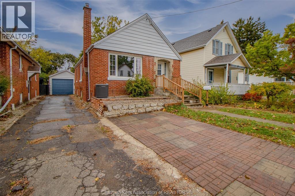 33 Wilson Ave, Chatham, ON N7L 1K8