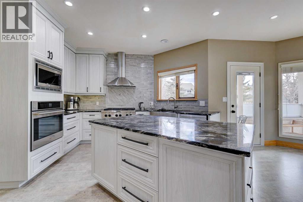220 Santana Bay NW, Calgary, AB T3K 3N4