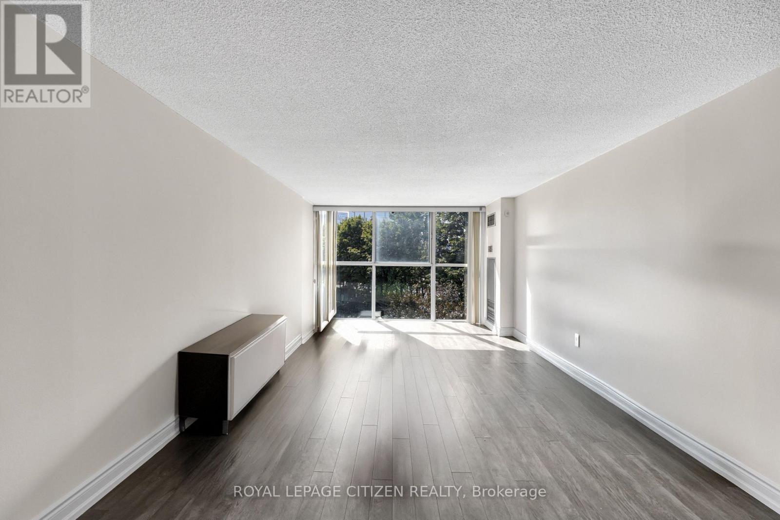 301 4205 Shipp Dr, Mississauga, ON L4Z 2Y9