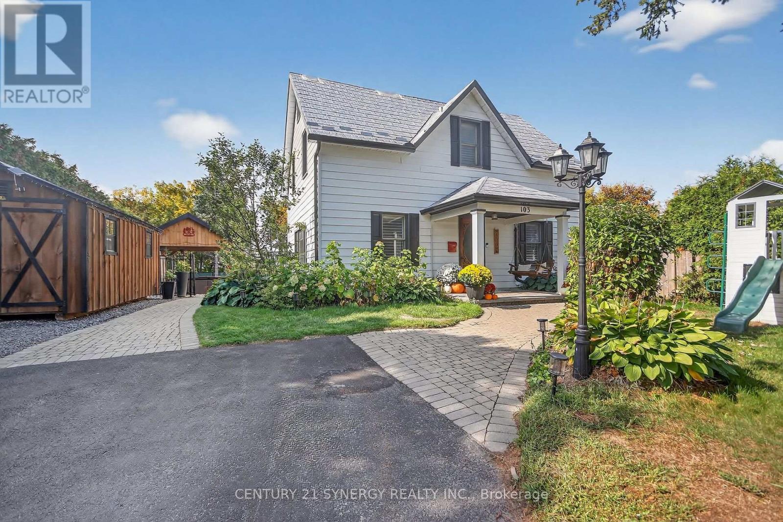 103 Queen Charlotte St, Ottawa, ON K0A 2Z0