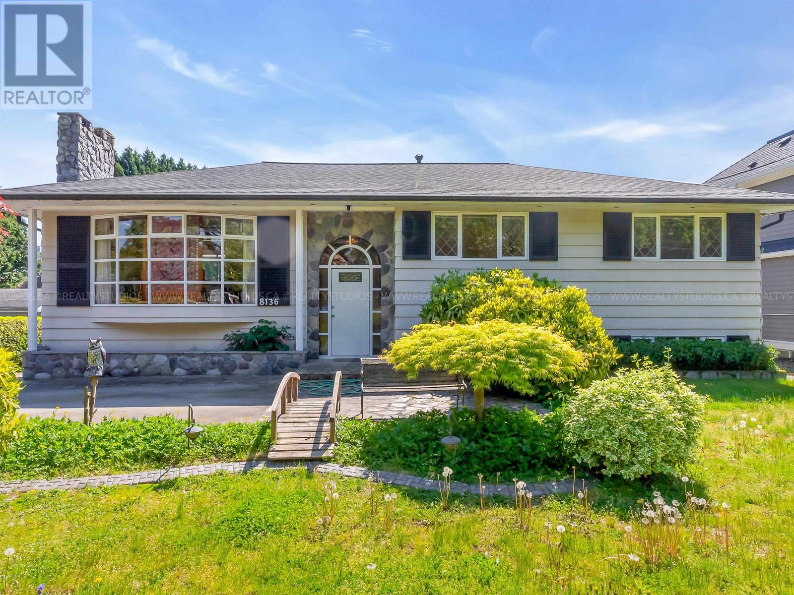 8136 Government Rd, Burnaby, BC V5A 2E2