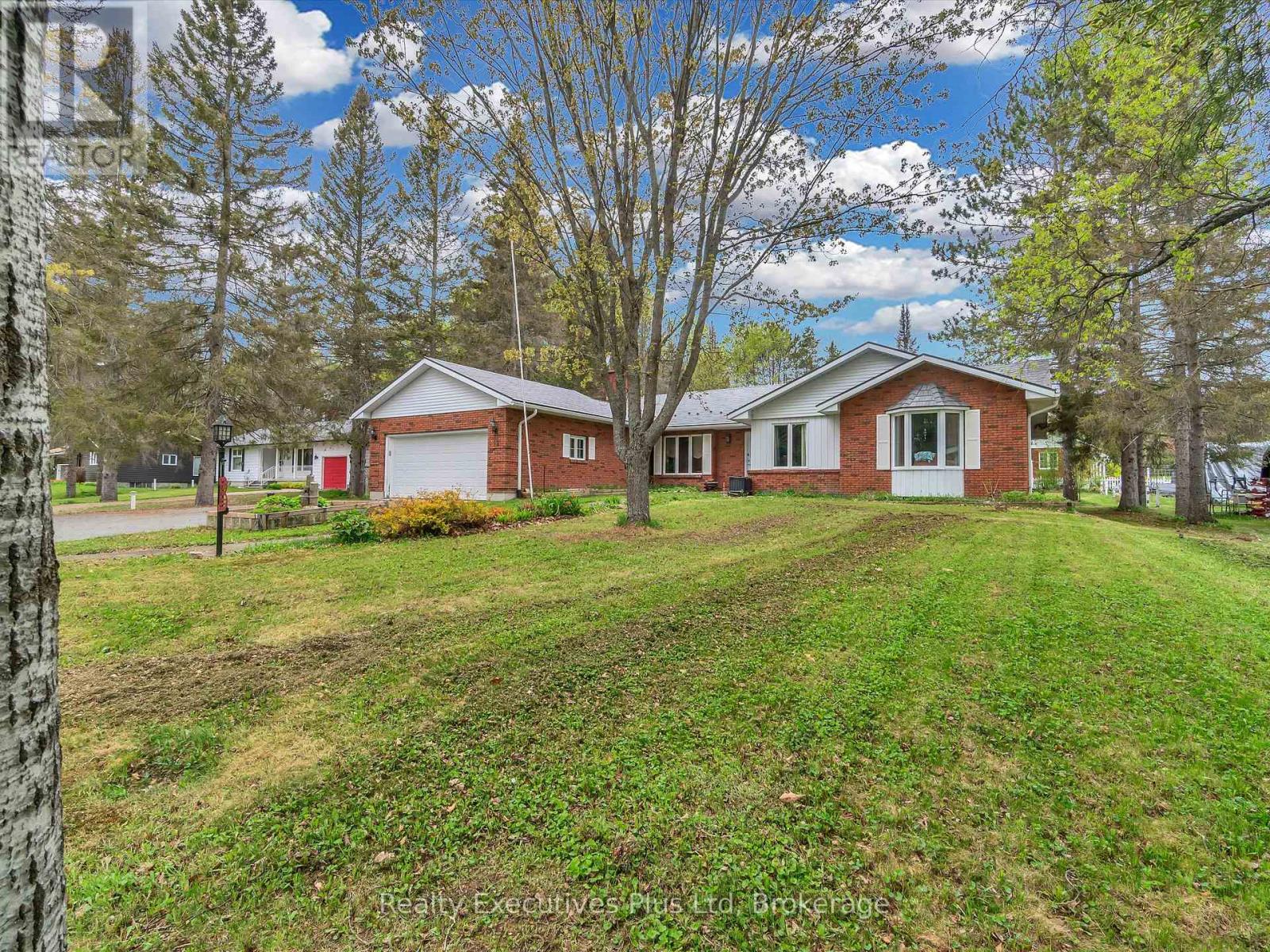 12 Robert St, Sundridge, ON P0A 1Z0