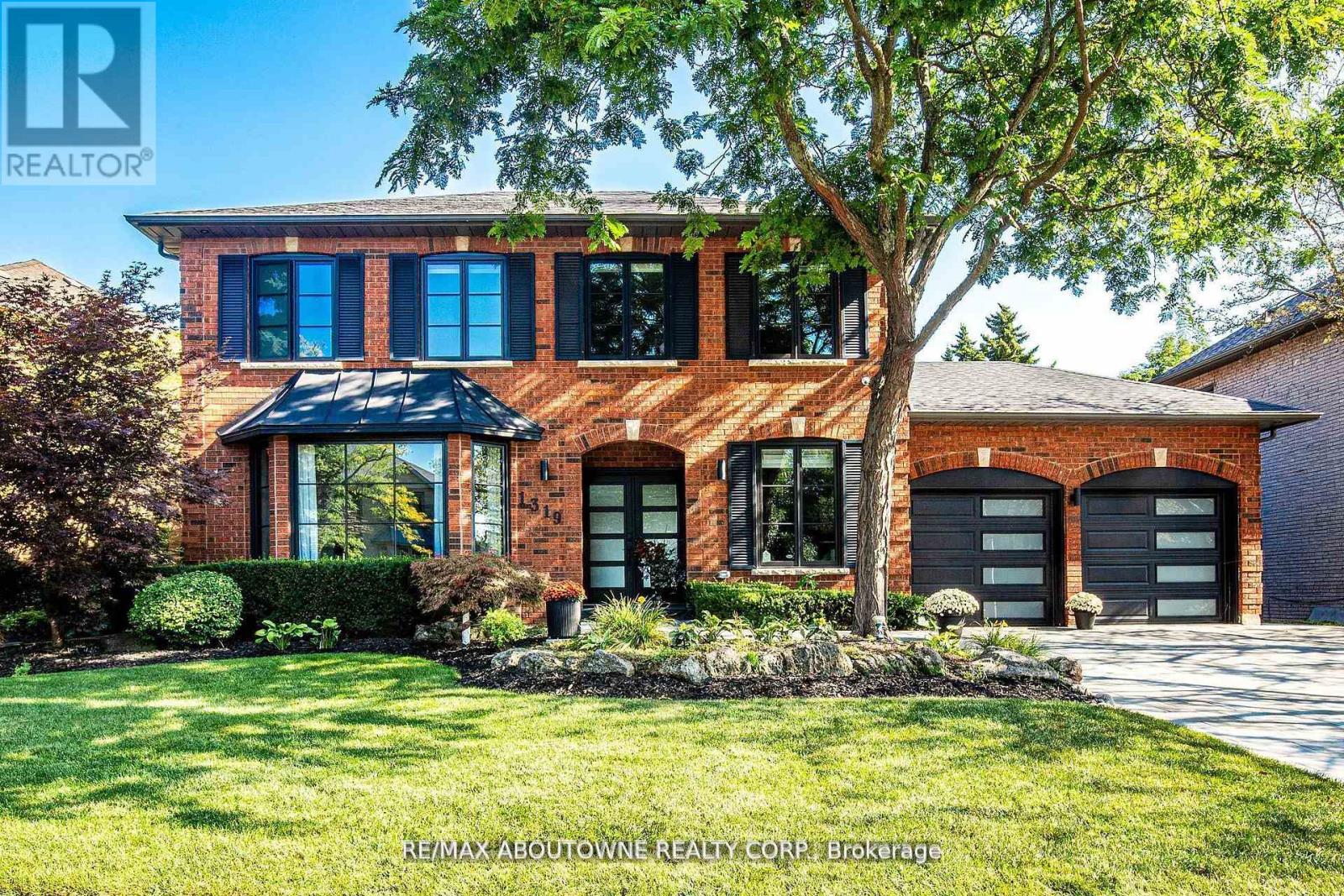1319 Greeneagle Dr, Oakville, ON L6M 2N1
