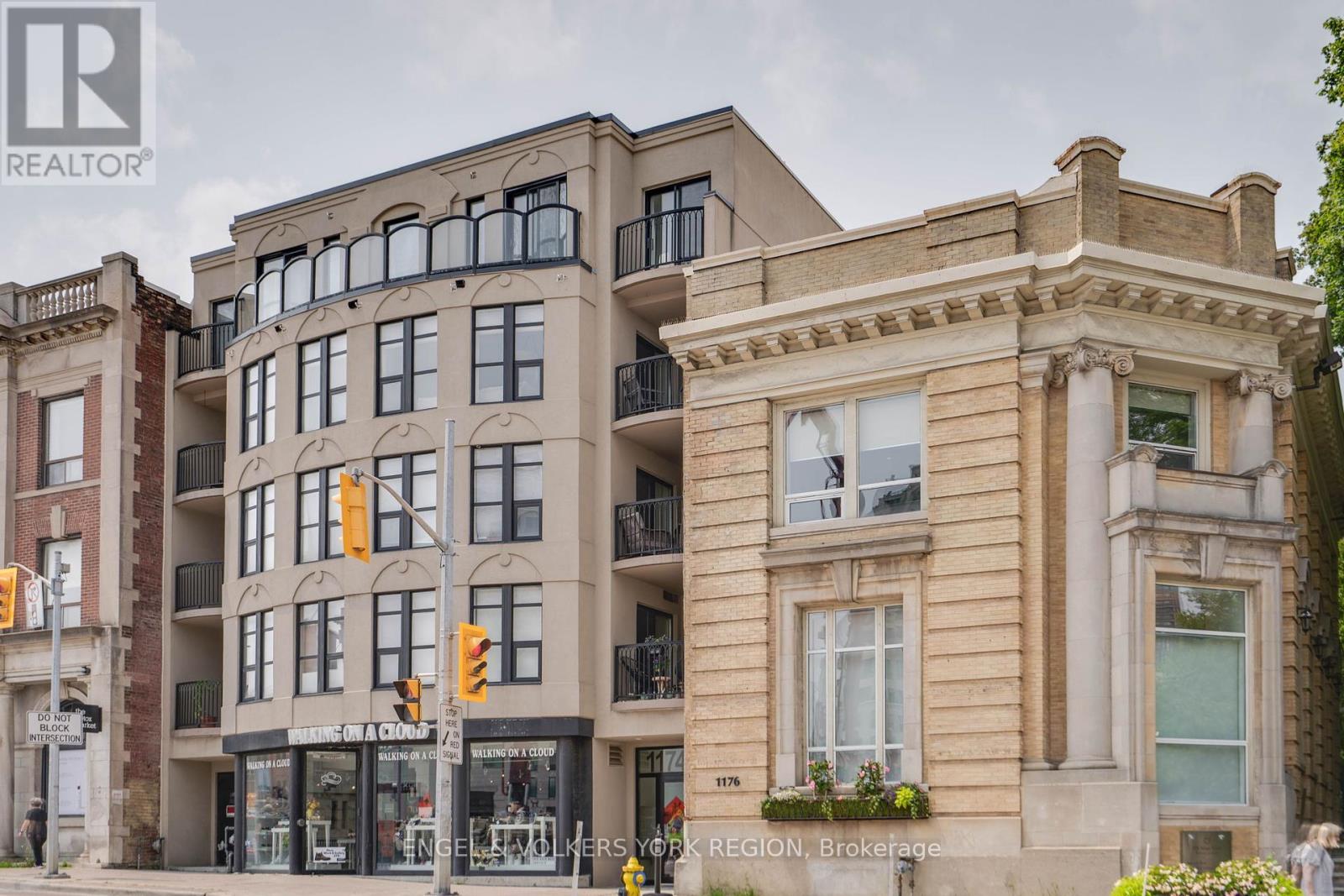 203 1174 Yonge St, Toronto, ON M4W 2L9