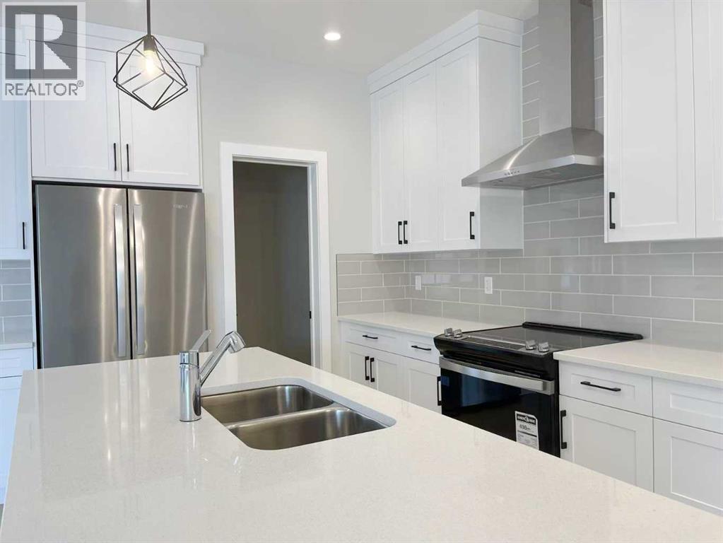 101 Treeline Mnr SW, Calgary, AB T2Y 0S3