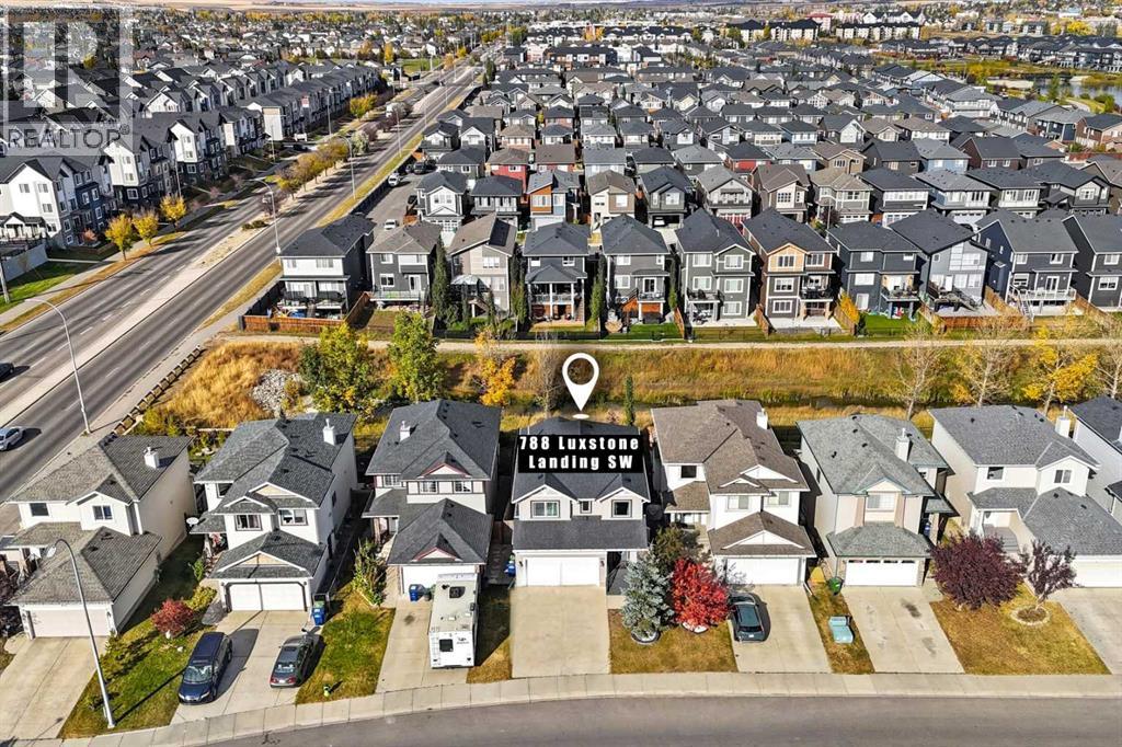 788 Luxstone Lndg SW, Airdrie, AB T4B 3L1