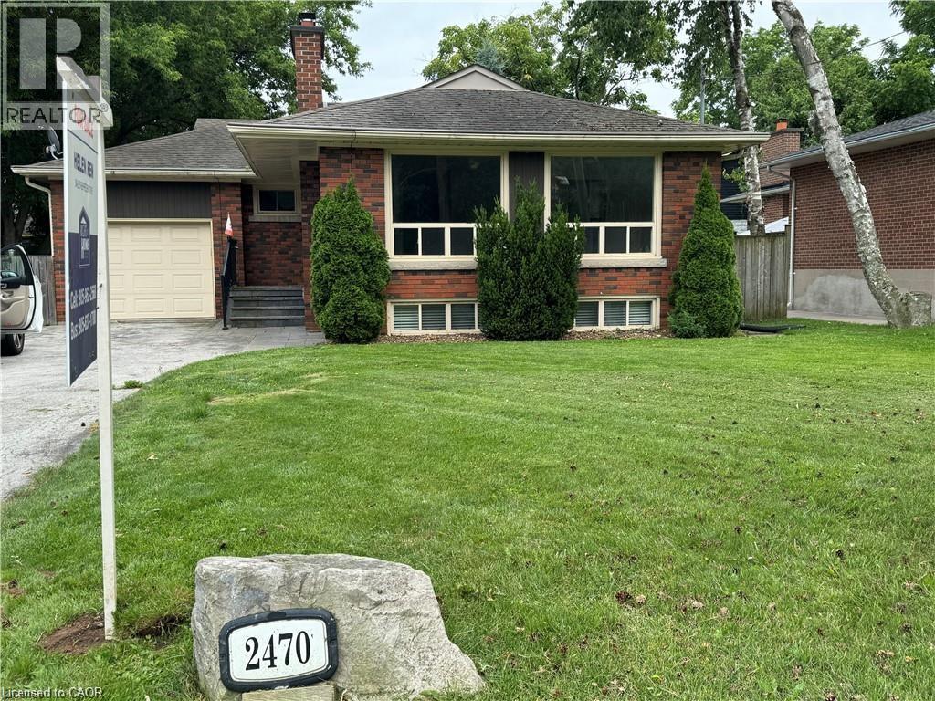 2470 Rebecca St, Oakville, ON L6L 2B2
