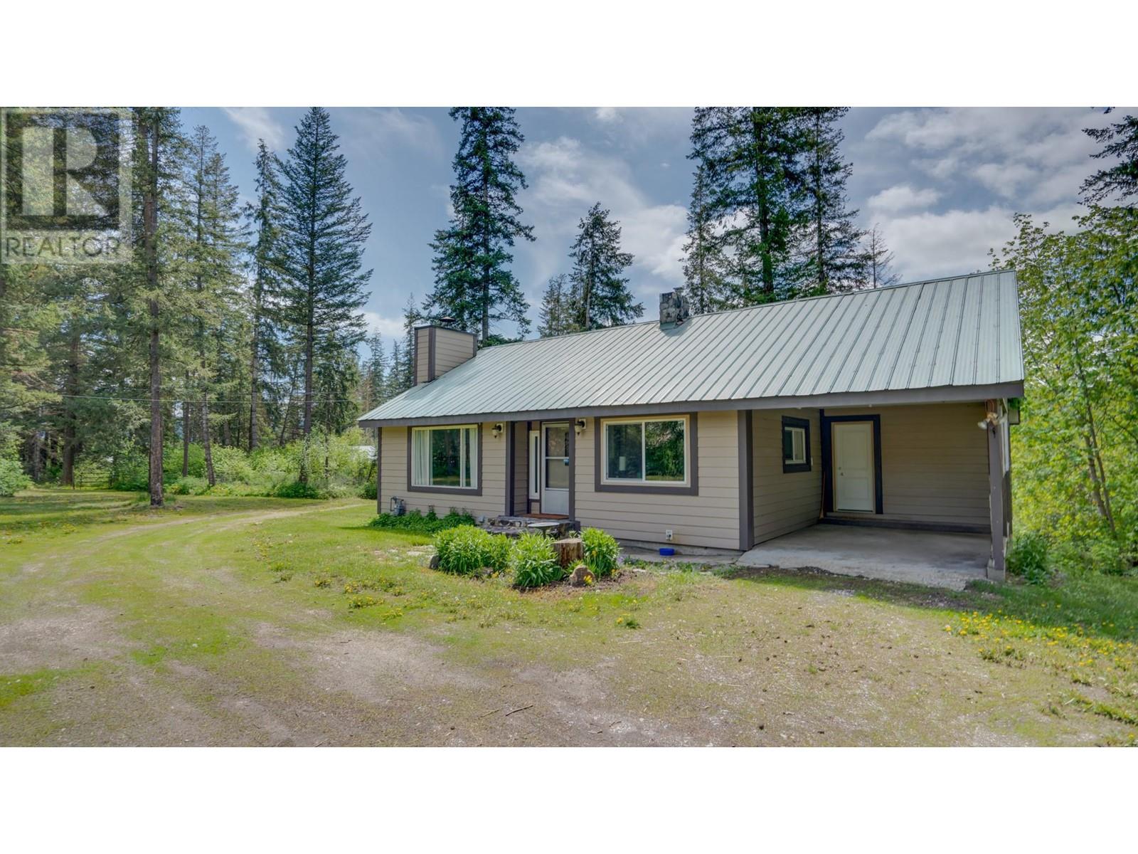11 Gardom Lake Rd, Enderby, BC V4Y 4H4