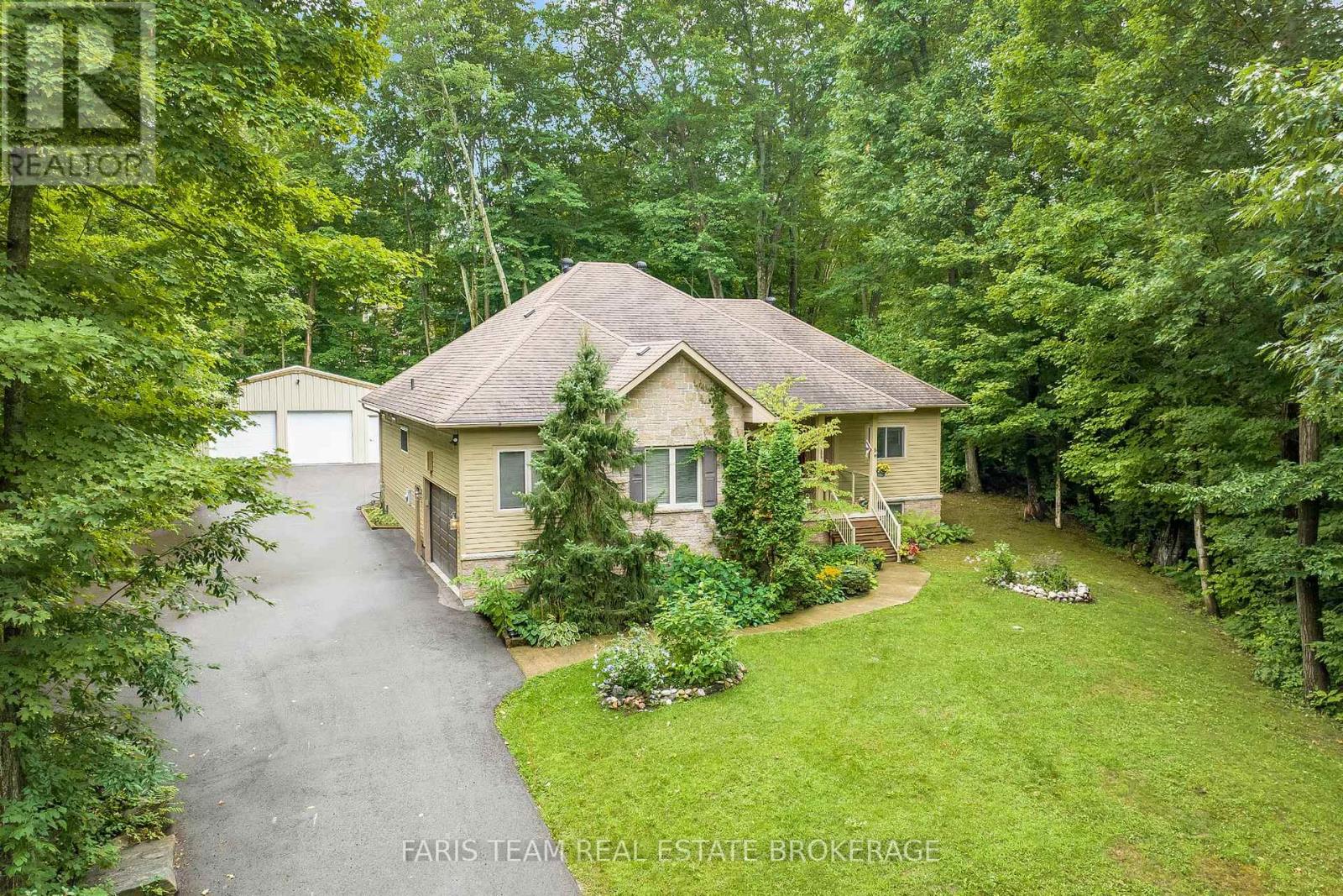 193 Gilwood Park Dr, Penetanguishene, ON L9M 1Z3