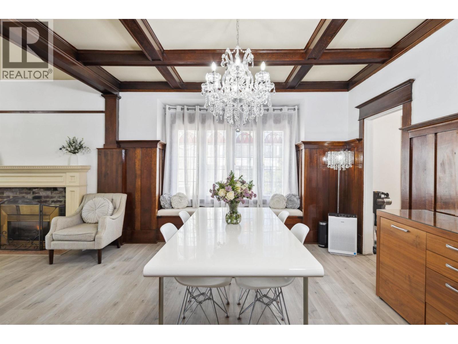 4190 W 11th Ave, Vancouver, BC V6R 2L6