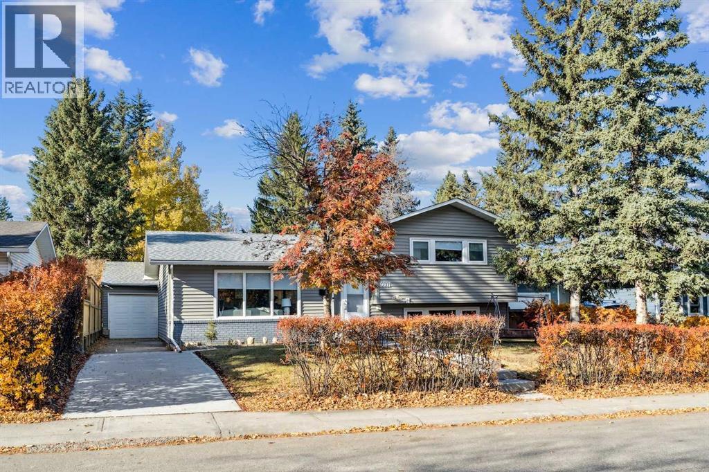 9607 Oakhill Dr SW, Calgary, AB T2V 3W4