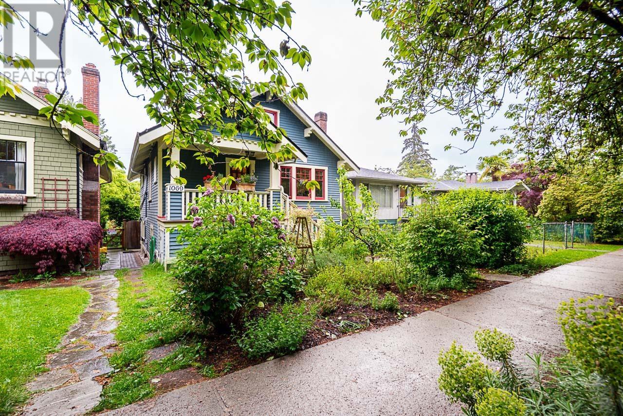1071 E 10th Ave, Vancouver, BC V5T 2B4