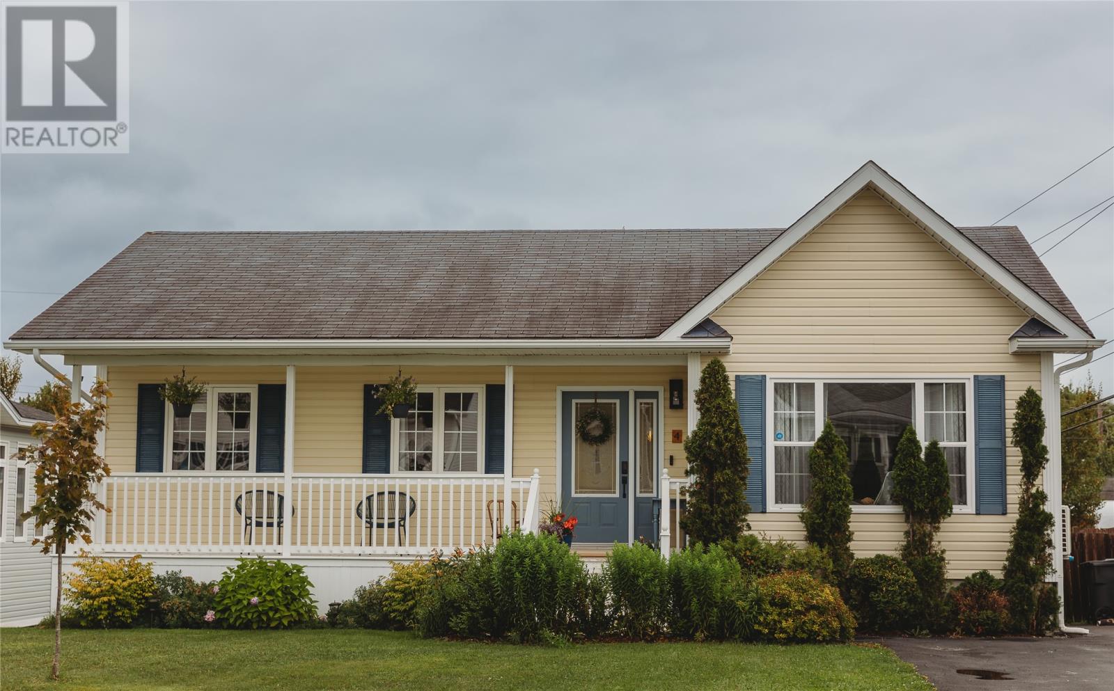 4 Mcgrath Pl, Gander, NL A1V 2R5
