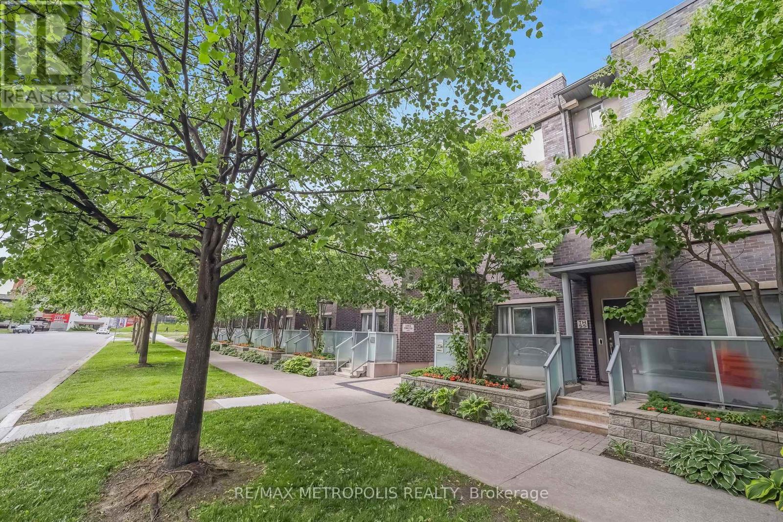 295 Village Green Sq, Toronto, ON M1S 0L1