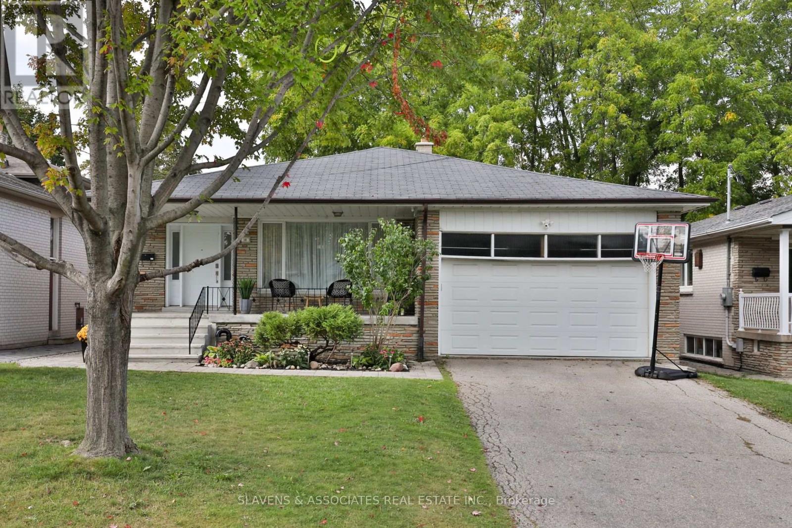 16 Terrydale Dr, Toronto, ON M3H 5M6