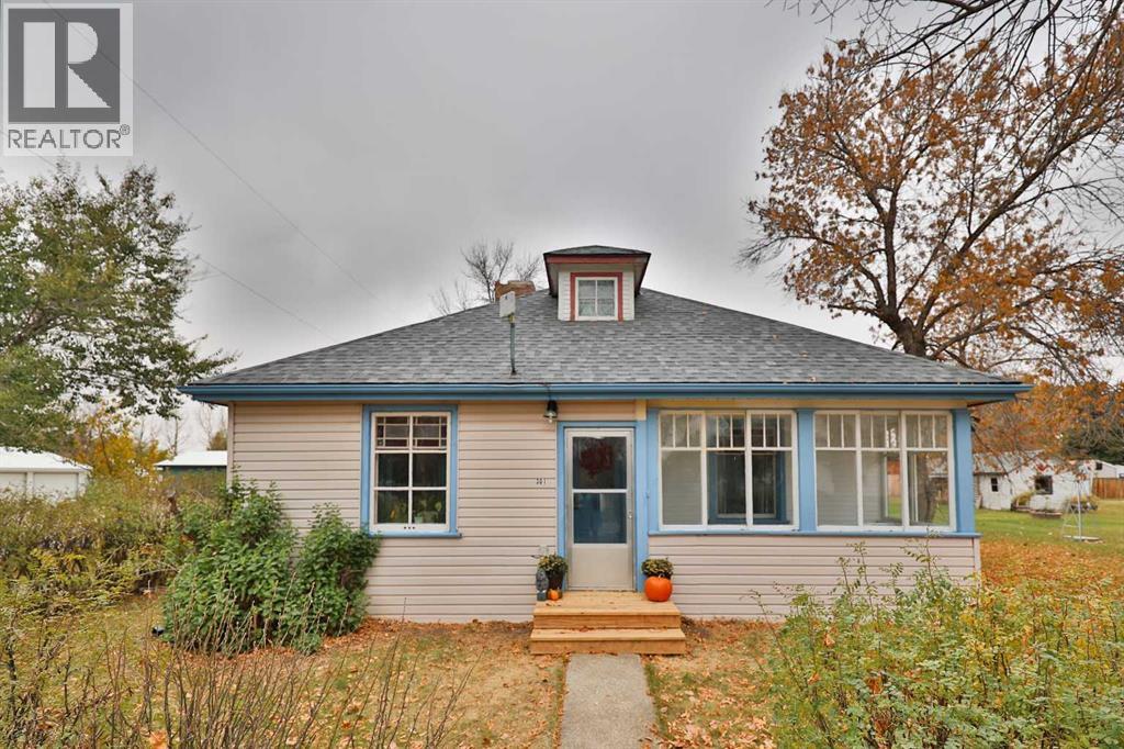 301 Noble St, Barons, AB T0L 0G0
