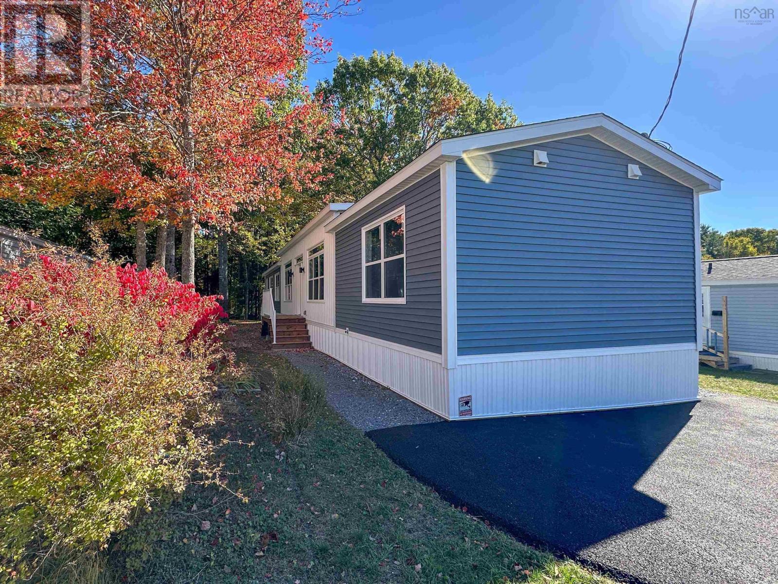12 Richards St, Bridgewater, NS B4V 4B3