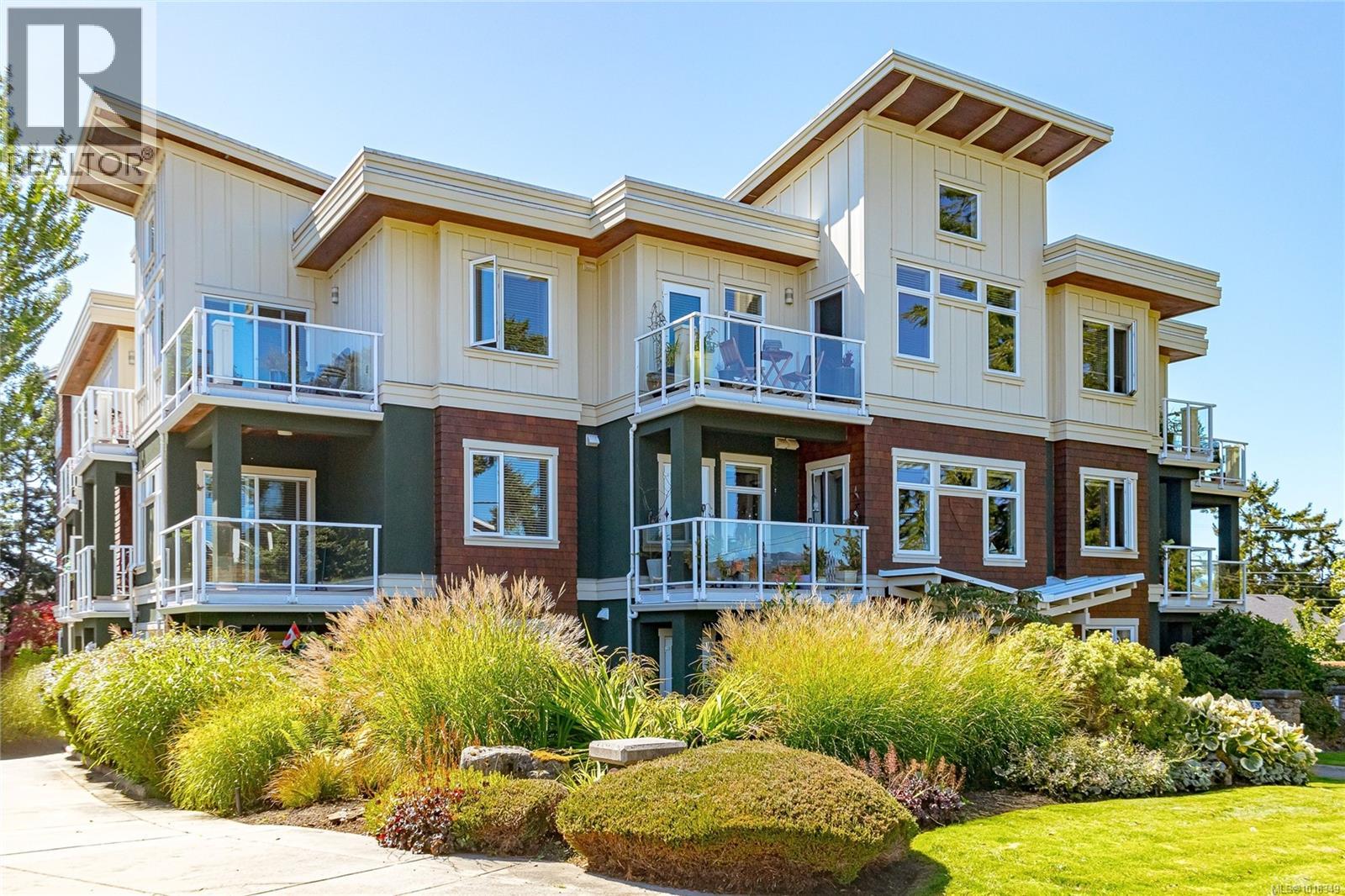 2415 Amherst Ave Unit 204 Ave, Sidney, BC V8L 2H1