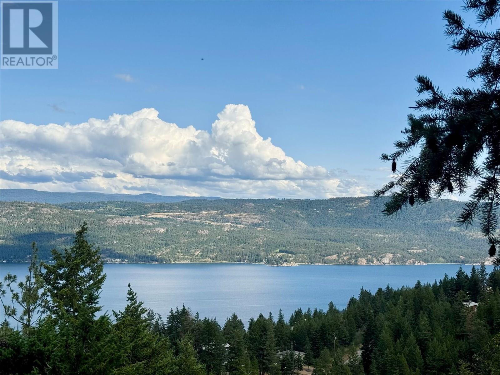 90 Crown Cres, Vernon, BC V1H 2C3