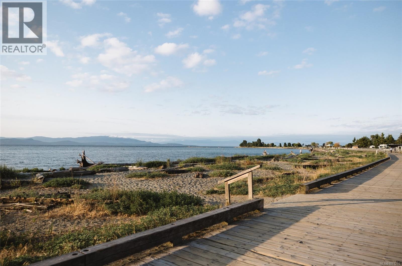 181 Beachside Dr Unit 205d Dr, Parksville, BC V9P 2H5