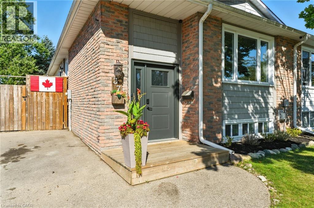 37 Maple Cres, Brant, ON N3L 3R3