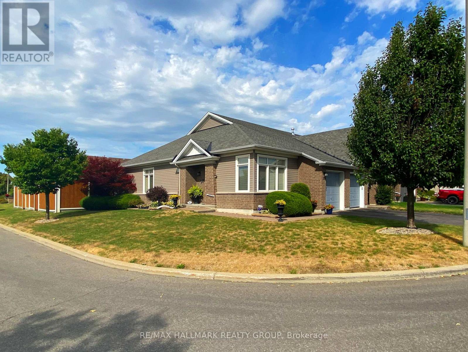 325 Farincourt Cres, Ottawa, ON K4A 0M6