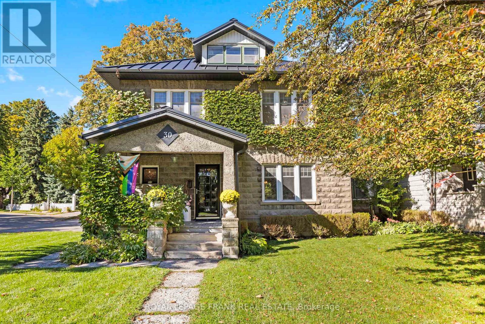30 Lowe St, Clarington Bowmanville, ON L1C 1X5