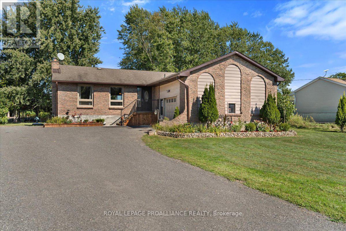 558 Aikins Rd, Quinte West, ON K8V 5P5