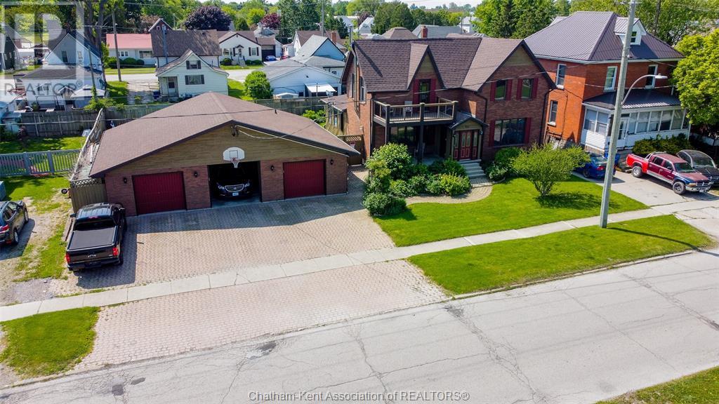 452 Wallace St, Wallaceburg, ON N8A 1L3