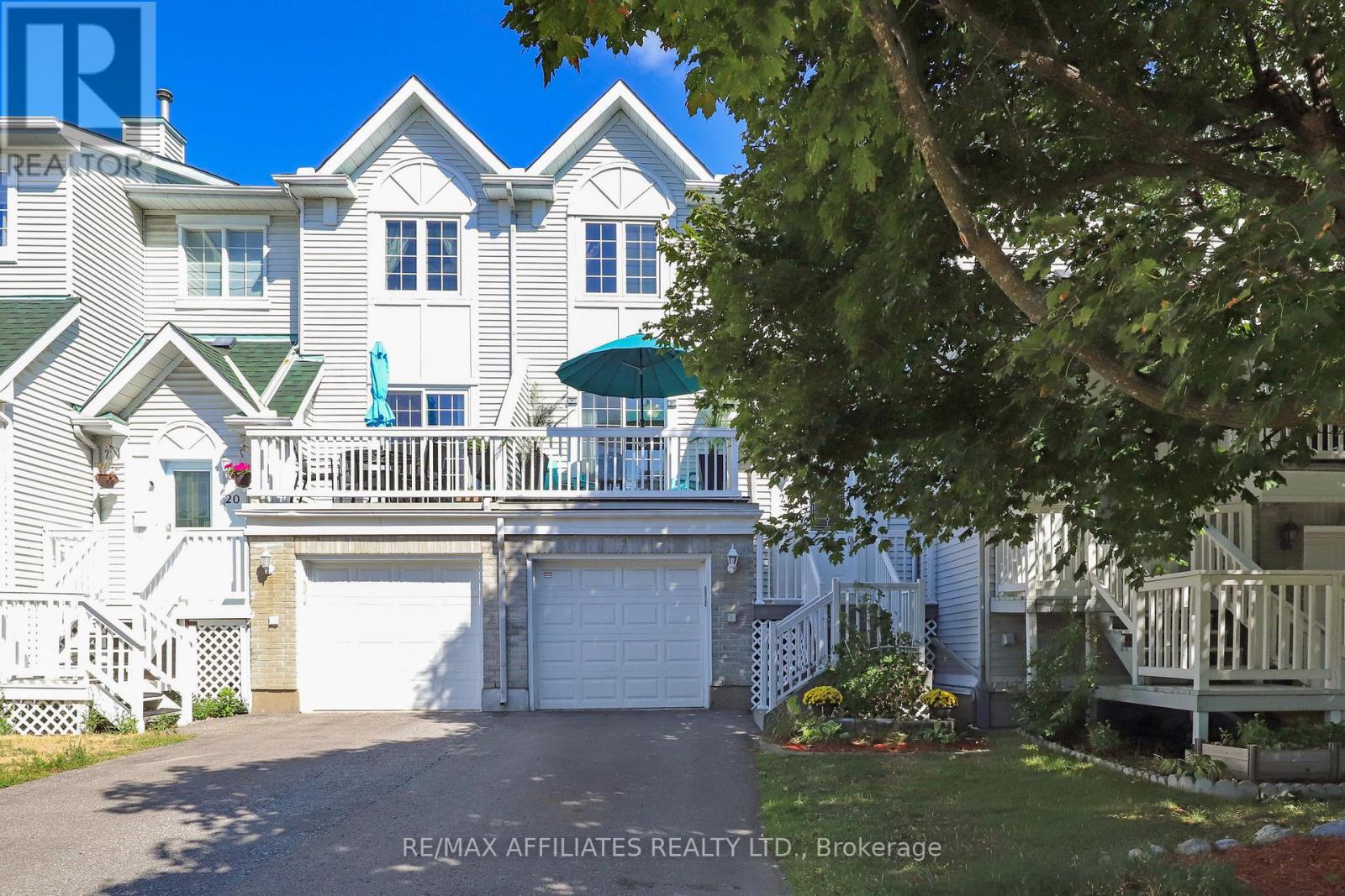 22 Castlegreen Private, Ottawa, ON K1T 3N4